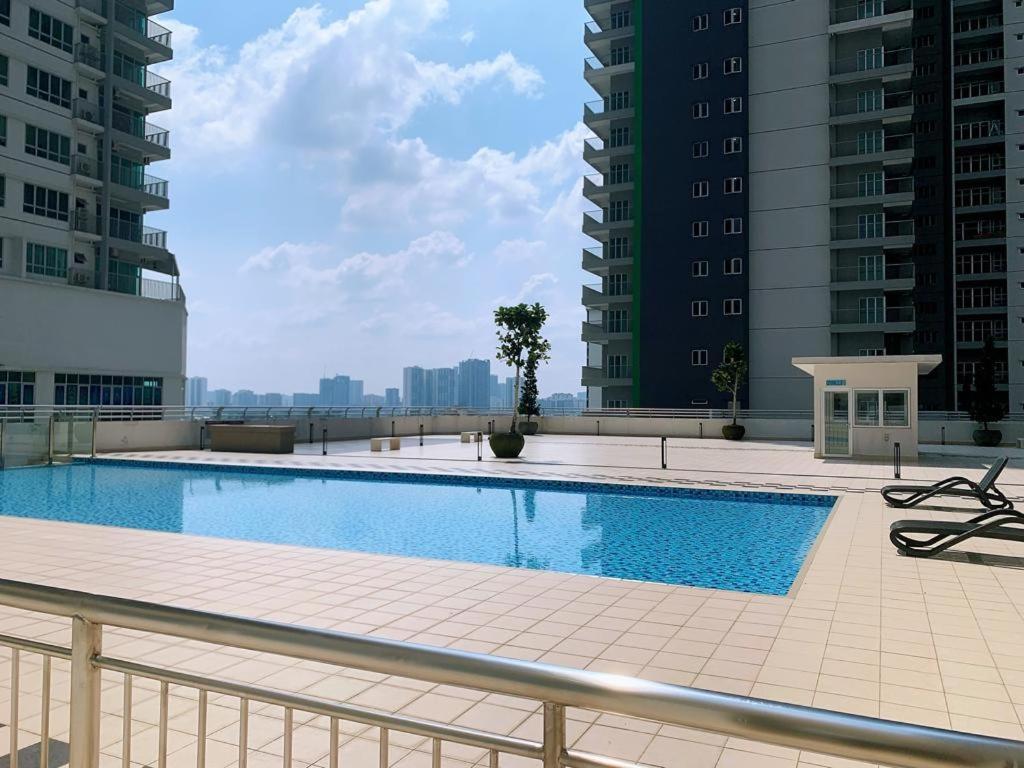 Corner Kl Pool View Rc Residence Kuala Lumpur Luaran gambar