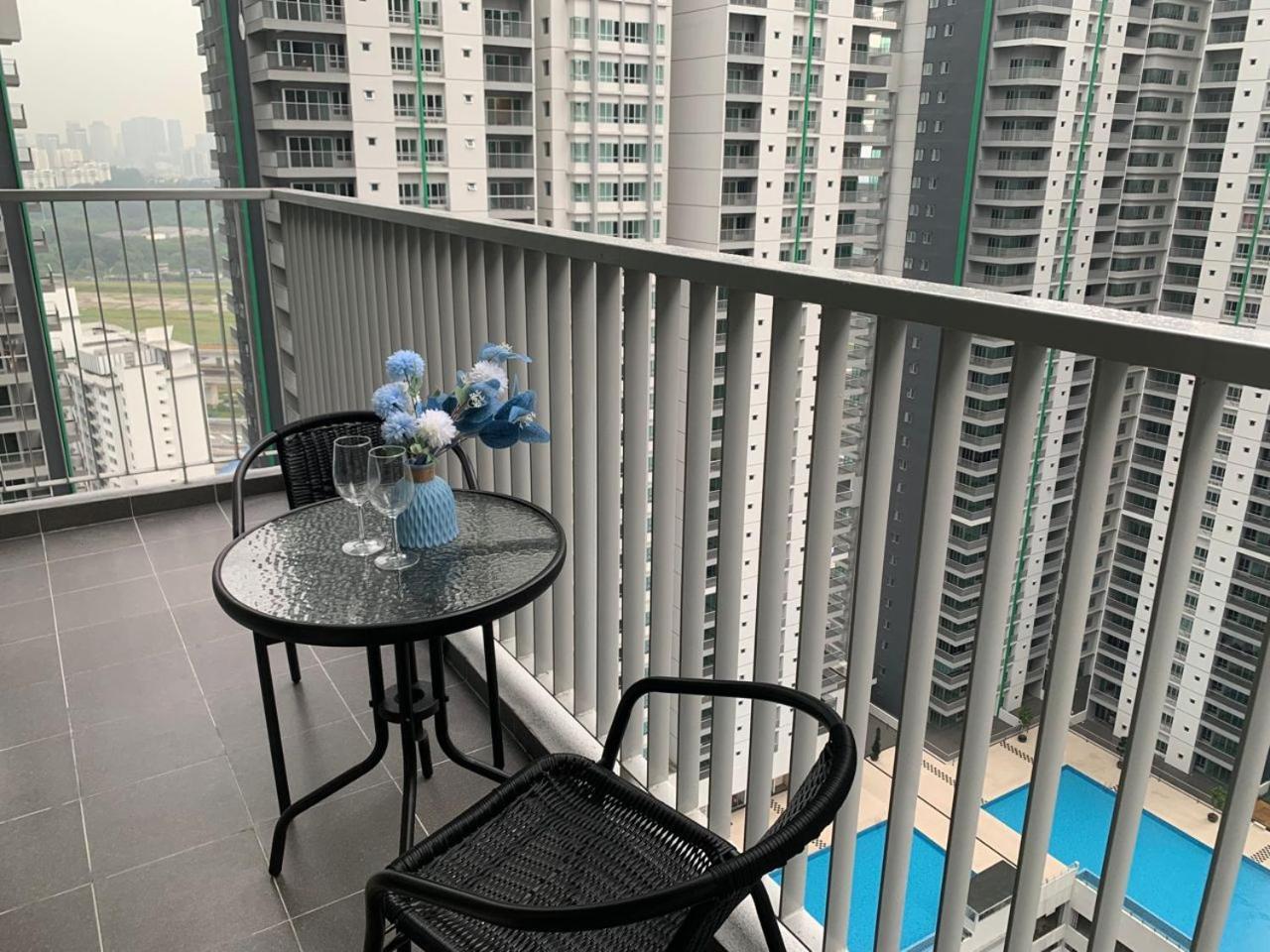 Corner Kl Pool View Rc Residence Kuala Lumpur Luaran gambar